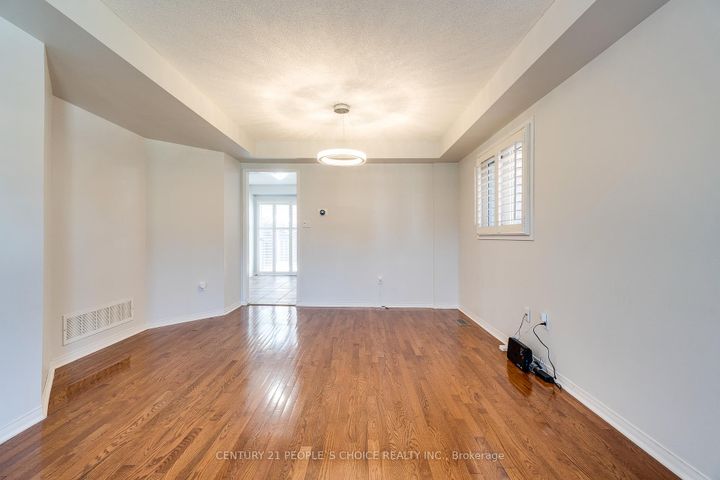 Photo 8 at 3841 Periwinkle Crescent, Lisgar, Mississauga