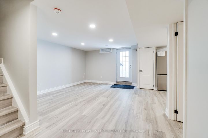 Photo 32 at 3841 Periwinkle Crescent, Lisgar, Mississauga