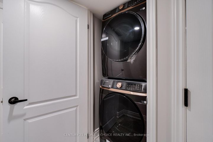 Photo 44 at 3841 Periwinkle Crescent, Lisgar, Mississauga