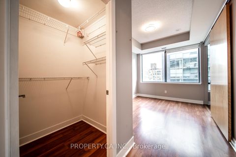 Photo 10 at 1314 - 438 King Street W, Waterfront Communities C1, Toronto