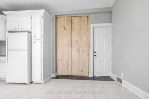 Photo 9 at 276 Grace Street, Little Italy, Toronto