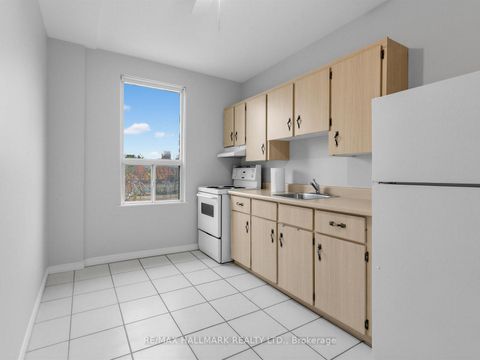 Photo 12 at 276 Grace Street, Little Italy, Toronto