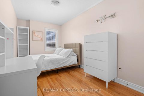 Photo 20 at 21 Ypres Road, Eglinton West, Toronto