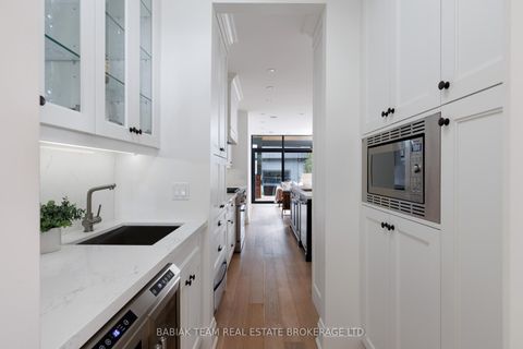 Photo 8 at 264 Pacfic Avenue, High Park North, Toronto