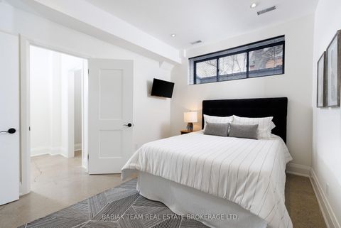 Photo 34 at 264 Pacfic Avenue, High Park North, Toronto