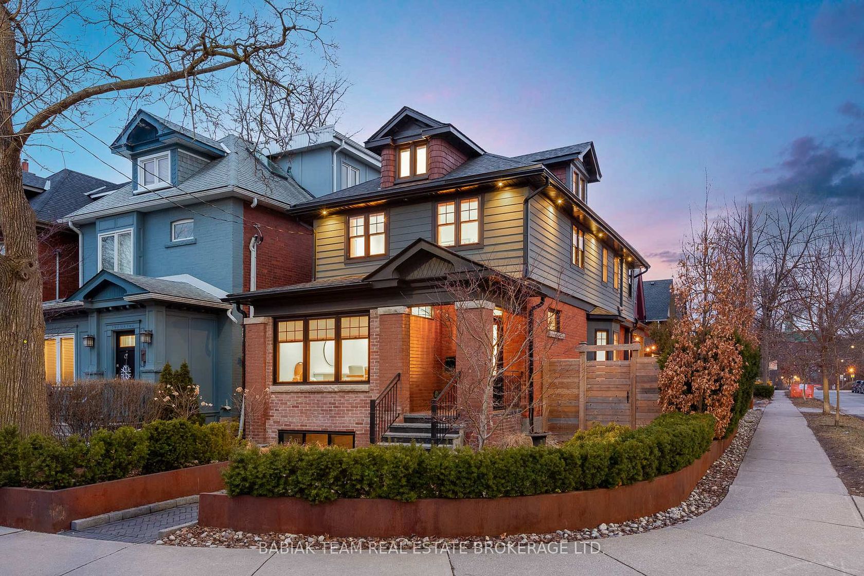 264 Pacfic Avenue, High Park North, Toronto photo number 2