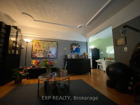 Photo 2 at 172 Eileen Avenue, Smythe, Toronto