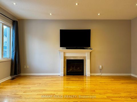 Photo 1 at 35 Cosford Street, Bayview Northeast, Aurora