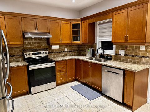 Photo 4 at 35 Cosford Street, Bayview Northeast, Aurora