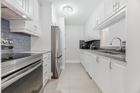 Photo 3 at 506 - 4205 Shipp Drive, City Centre, Mississauga