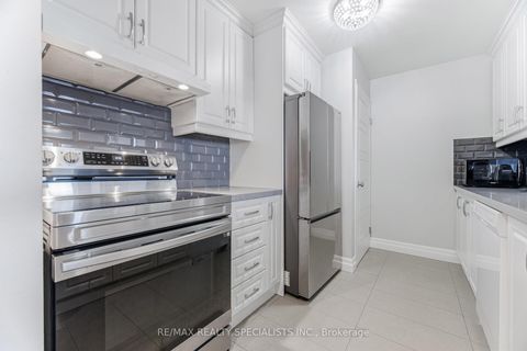 Photo 4 at 506 - 4205 Shipp Drive, City Centre, Mississauga