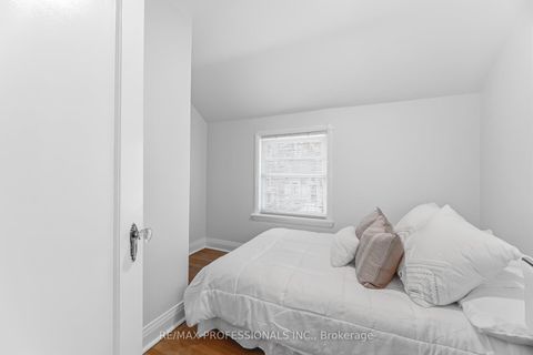 Photo 26 at 15 Twenty-Seventh Street, Long Branch, Toronto