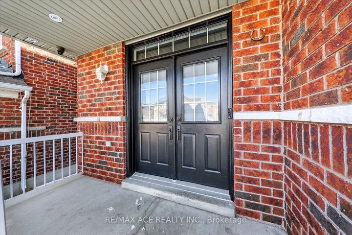 Photo 4 at 9 Invitational Road, Bram East, Brampton