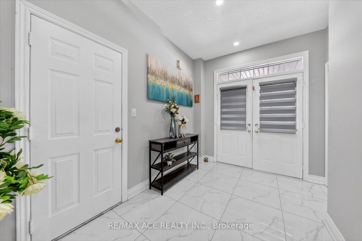 Photo 6 at 9 Invitational Road, Bram East, Brampton