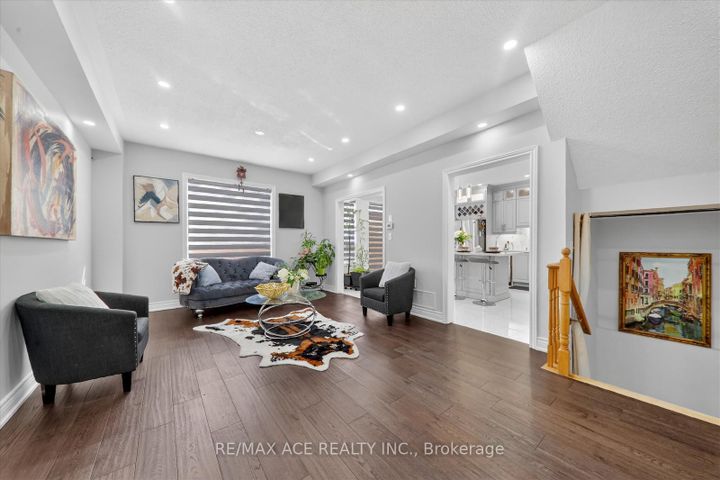 Photo 9 at 9 Invitational Road, Bram East, Brampton