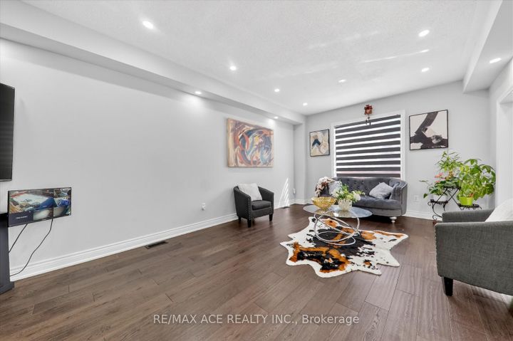 Photo 10 at 9 Invitational Road, Bram East, Brampton