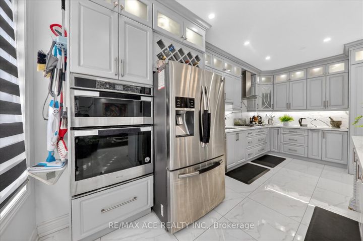 Photo 16 at 9 Invitational Road, Bram East, Brampton