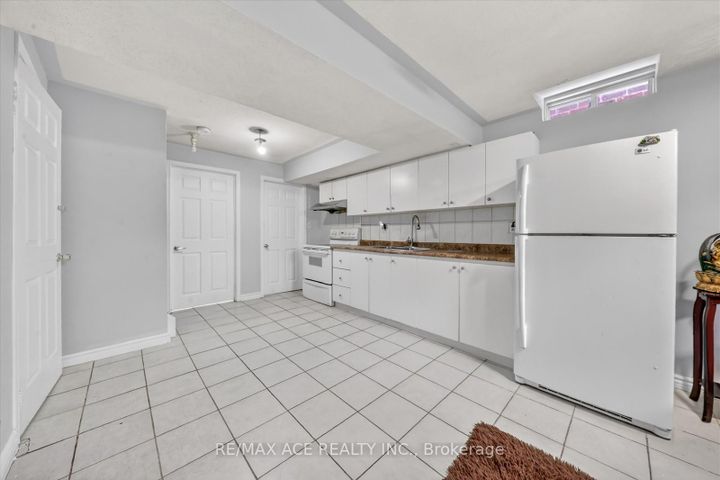 Photo 36 at 9 Invitational Road, Bram East, Brampton