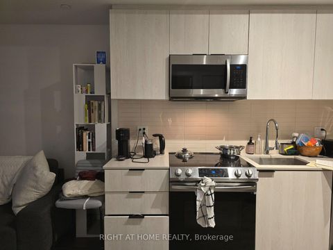 Photo 6 at 914 - 50 Power Street, Moss Park, Toronto