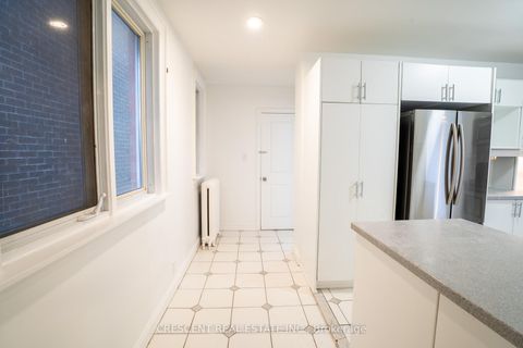 Photo 10 at 520 Prince Edward Drive N, Kingsway South, Toronto