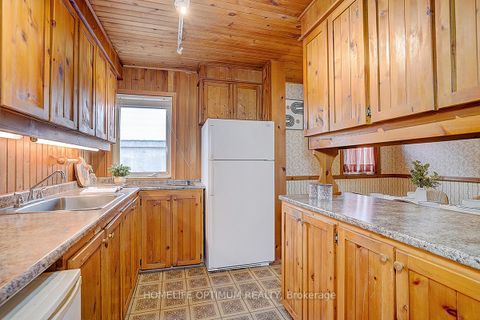 Photo 10 at 16 Ayre Point Road, Cliffcrest, Toronto