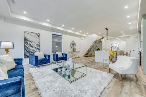 Photo 21 at 20 Rochdale Avenue, Belgravia, Toronto