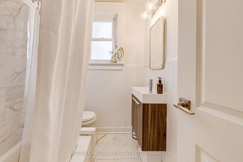 Photo 16 at 31 Myrtle Avenue, South Riverdale, Toronto