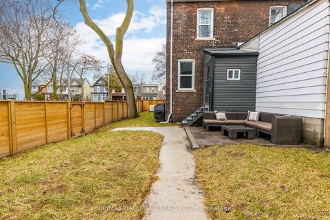 Photo 25 at 31 Myrtle Avenue, South Riverdale, Toronto
