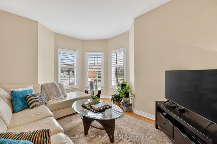 Photo 8 at 577 Osler Court, Summerhill Estates, Newmarket