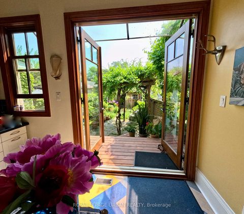 Photo 21 at 33 Euclid Avenue, Bellwoods, Toronto