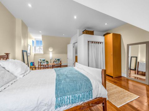 Photo 33 at 33 Euclid Avenue, Bellwoods, Toronto