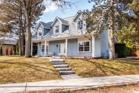 Photo 2 at 54 Starlight Crescent, Mill Pond, Richmond Hill