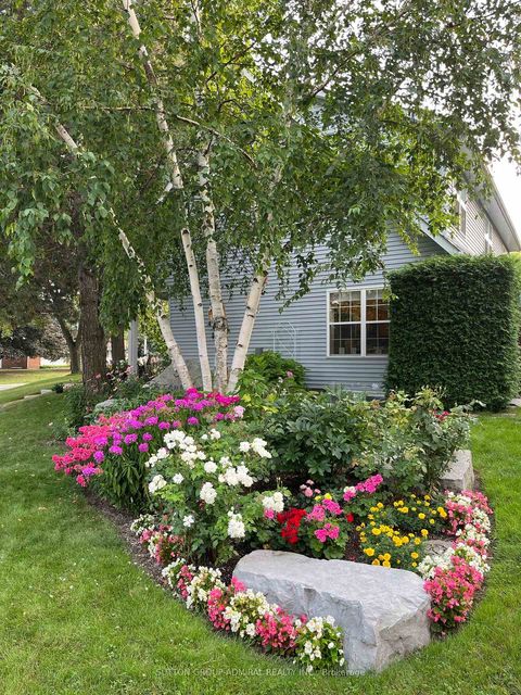 Photo 4 at 54 Starlight Crescent, Mill Pond, Richmond Hill