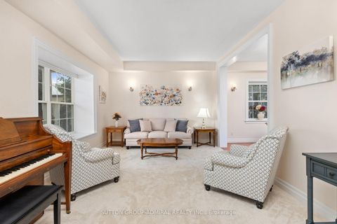 Photo 9 at 54 Starlight Crescent, Mill Pond, Richmond Hill