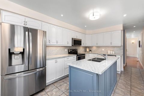 Photo 17 at 54 Starlight Crescent, Mill Pond, Richmond Hill