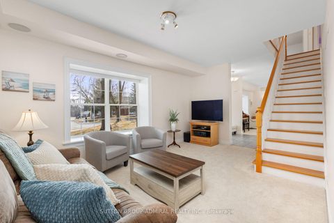 Photo 20 at 54 Starlight Crescent, Mill Pond, Richmond Hill