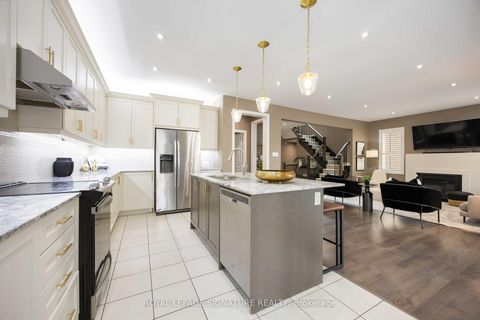 Photo 11 at 99 Card Lumber Crescent, Kleinburg, Vaughan