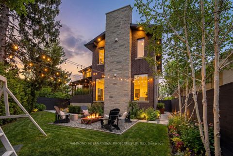 Photo 2 at 16 Greenmount Court, Queensway, Toronto