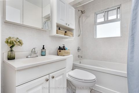 Photo 20 at 11 Garrick Road, Cliffcrest, Toronto