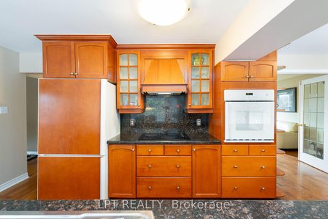 Photo 10 at 54 Meyer Circle, Markham Village, Markham