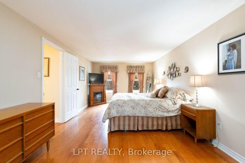 Photo 14 at 54 Meyer Circle, Markham Village, Markham