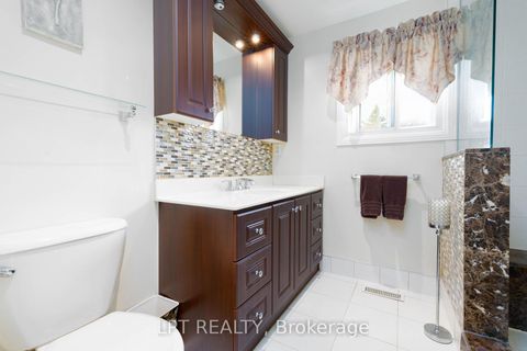 Photo 16 at 54 Meyer Circle, Markham Village, Markham