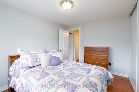 Photo 18 at 54 Meyer Circle, Markham Village, Markham