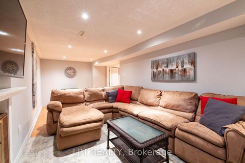 Photo 30 at 54 Meyer Circle, Markham Village, Markham