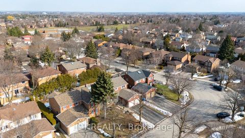 Photo 36 at 54 Meyer Circle, Markham Village, Markham