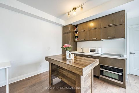 Photo 1 at 708 - 1080 Bay Street, Bay Street Corridor, Toronto