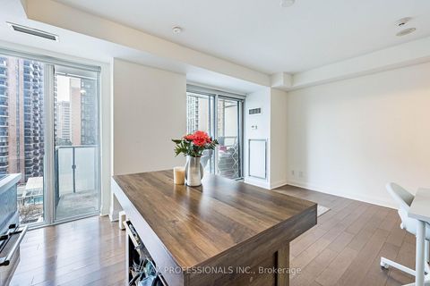 Photo 3 at 708 - 1080 Bay Street, Bay Street Corridor, Toronto