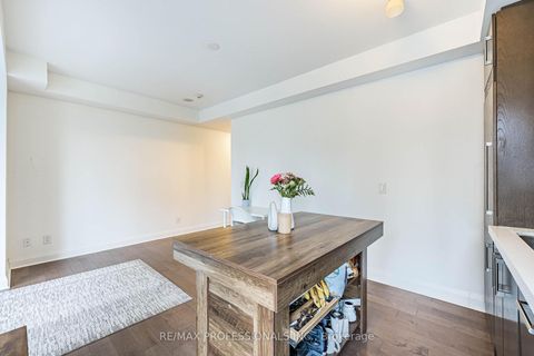 Photo 4 at 708 - 1080 Bay Street, Bay Street Corridor, Toronto