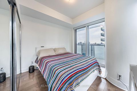Photo 5 at 708 - 1080 Bay Street, Bay Street Corridor, Toronto