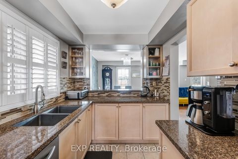 Photo 13 at 45 Sandlewood Court, Bayview Wellington, Aurora